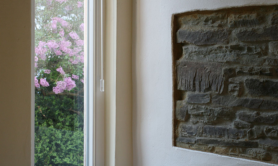 Wohnzimmer historische Mauer